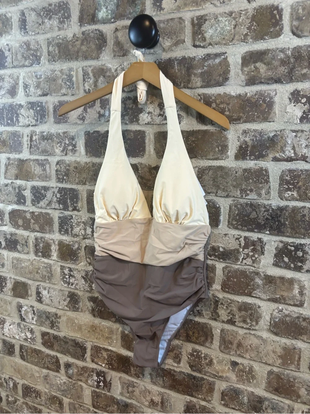 Cupshe Colorblock Halter One-Piece Swimsuit in Cream, Tan & Brown size M